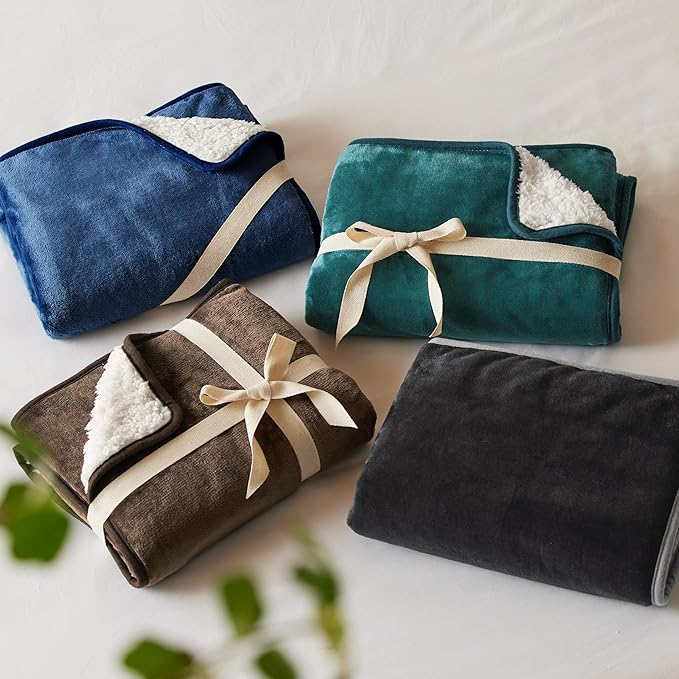 Bedsure Waterproof Blanket for Bed - Sherpa Fleece Waterproof Dog Blankets for Large Dogs, Pet Blankets for Bed/Couch/Dog Crate, Soft Plush Reversible Furniture Protector, King Size, 108"x86", Black